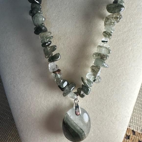 Garden Quartz Oval Pendant with Garden Quartz Chips Beads Faux Leather Necklace - Picture 8 of 16